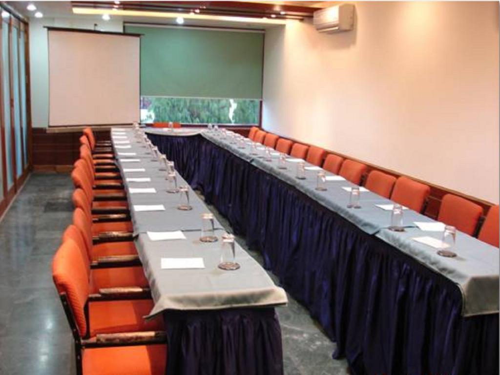 Oyo 15791 Flagship Hotel Executive Hazratganj ラクナウ エクステリア 写真